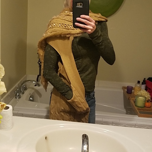 Wool blend fur scarf wrap with pocket - Picture 3 of 6